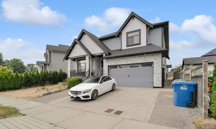 27687 Railcar Crescent