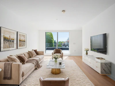 211-90 King Edward Avenue - 2