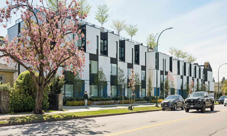 211-90 King Edward Avenue