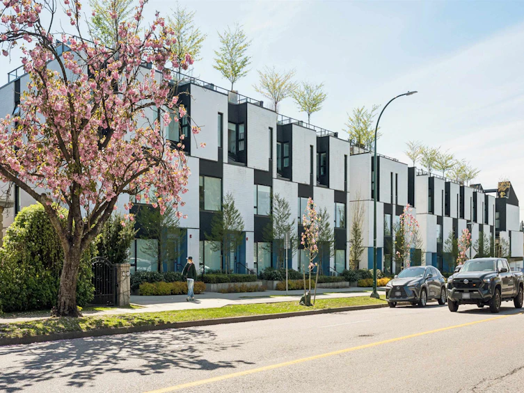 211-90 King Edward Avenue, Vancouver, BC, V5Y 0N6