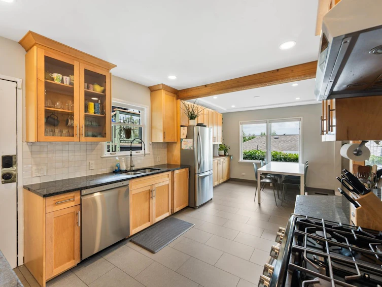 355 Sherbrooke Street, New Westminster, BC, V3L 3M8 - 8