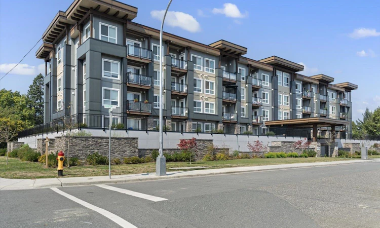 209-9450 Robson Street