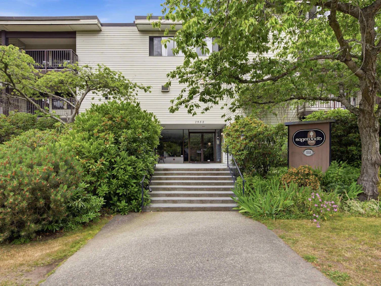 206-1555 Fir Street, Surrey, BC, V4B 4B6
