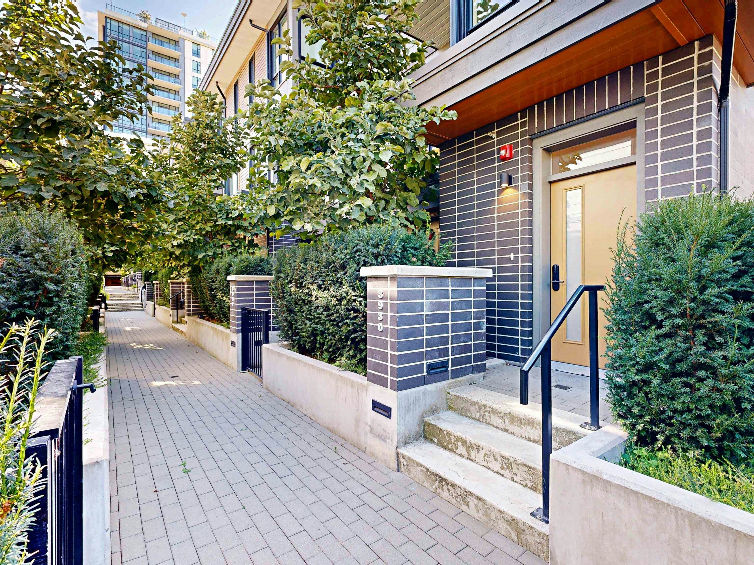 3930 Dumfries Street, Vancouver, BC, V5N 2N7 - 3
