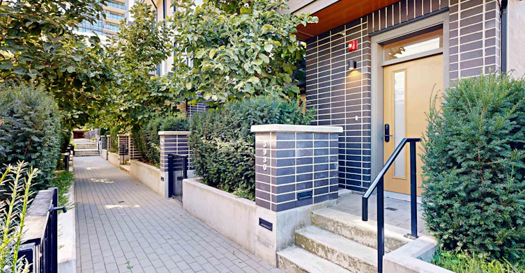 3930 Dumfries Street, Vancouver, BC, V5N 2N7 - 3