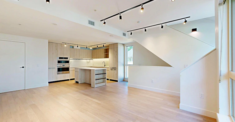 3930 Dumfries Street, Vancouver, BC, V5N 2N7 - 13