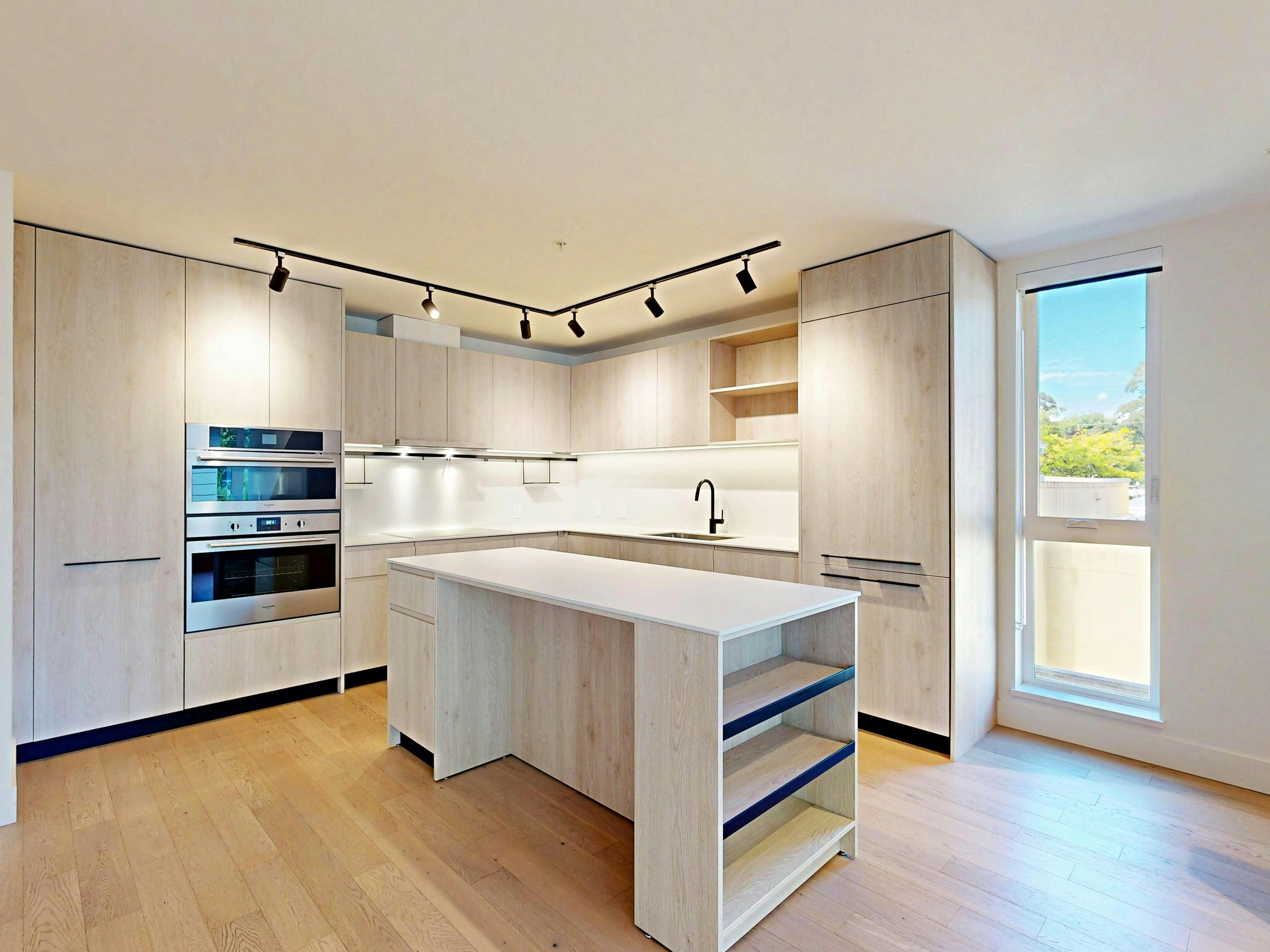 3930 Dumfries Street, Vancouver, BC, V5N 2N7 - 4
