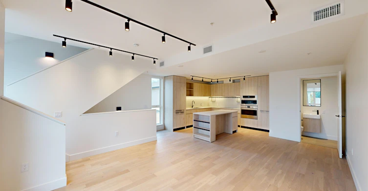 3930 Dumfries Street, Vancouver, BC, V5N 2N7 - 2