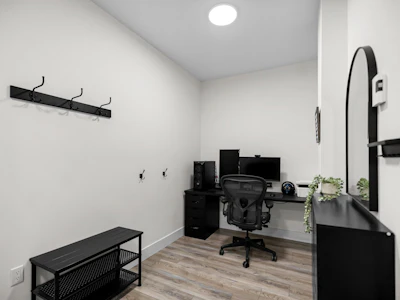 202-22577 Royal Crescent - 5