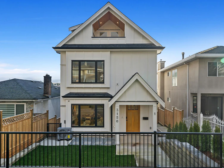 3156-1 E 8th Avenue, Vancouver, BC, V5M 1X6