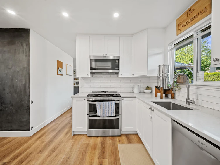 6022 E Greenside Drive, Surrey, BC, V3S 5M8 - 3