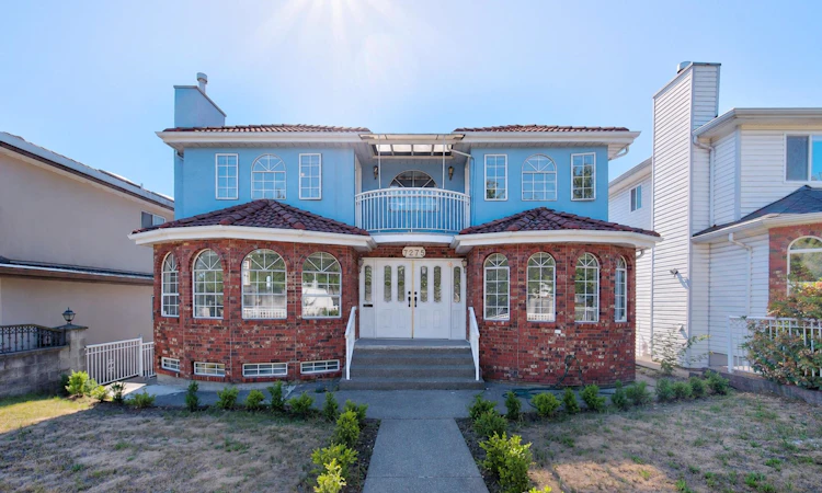 7275 Victoria Drive