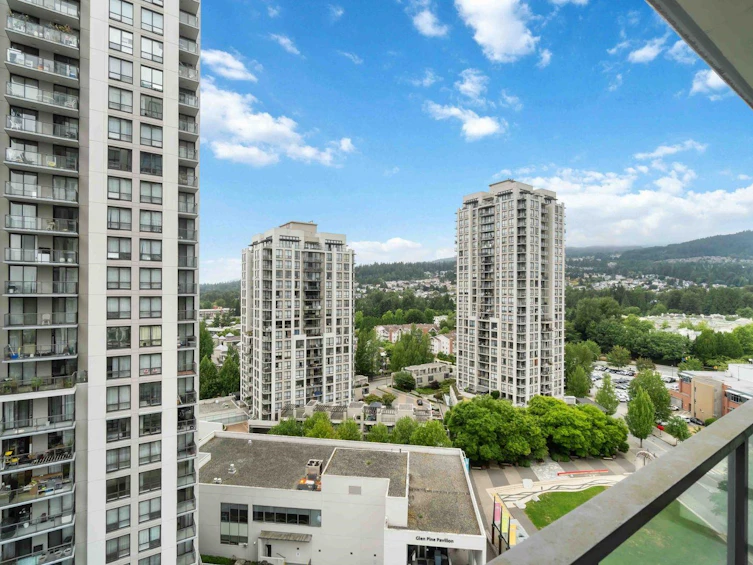 1608-3007 Glen Drive, Coquitlam, BC, V3B 0L8 - 3