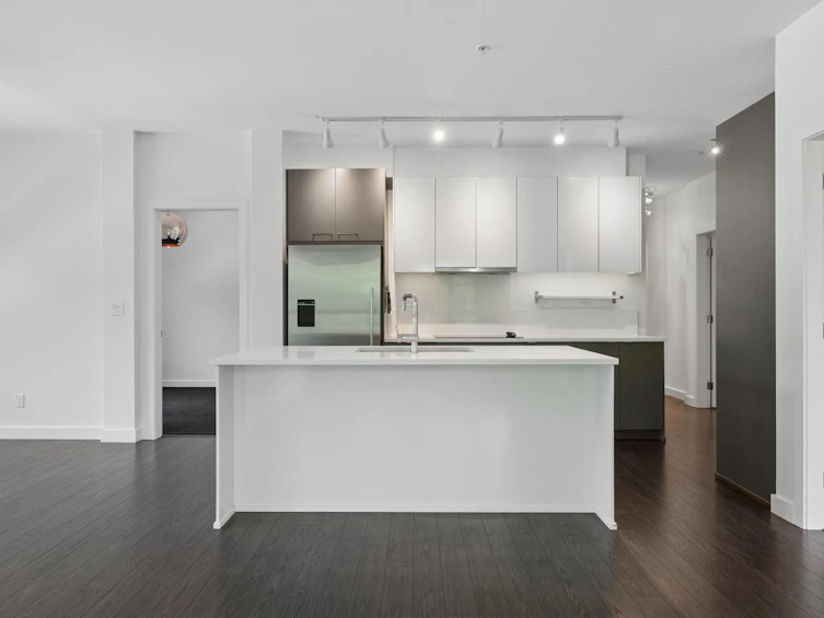 204-1621 Hamilton Avenue, North Vancouver, BC, V7P 0B6 - 12