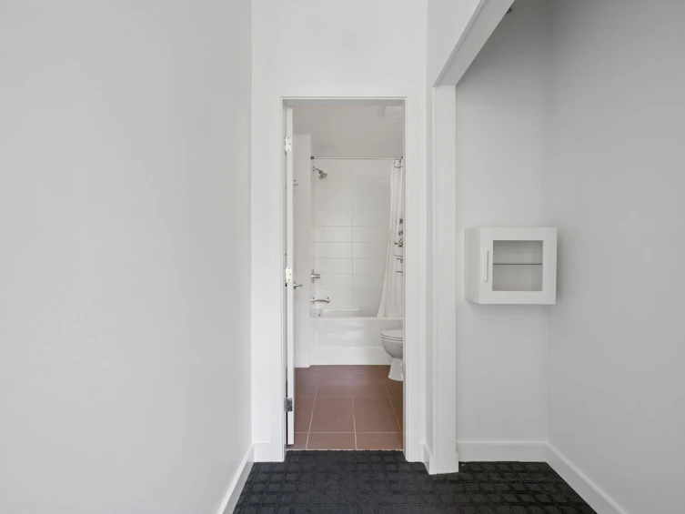 204-1621 Hamilton Avenue, North Vancouver, BC, V7P 0B6 - 19