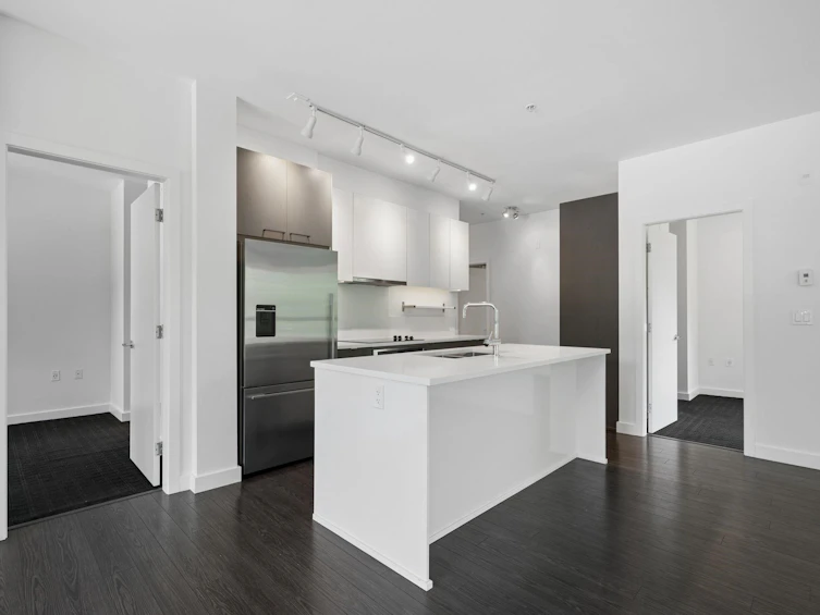 204-1621 Hamilton Avenue, North Vancouver, BC, V7P 0B6 - 13