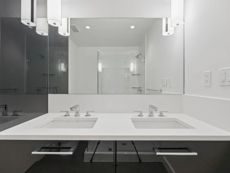 204-1621 Hamilton Avenue, North Vancouver, BC, V7P 0B6 - 25