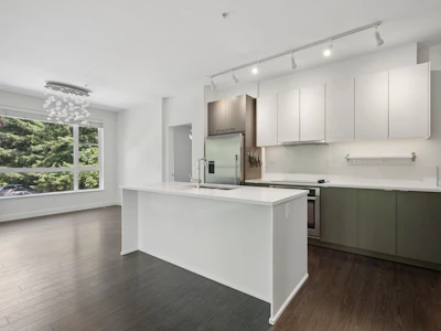204-1621 Hamilton Avenue - 4