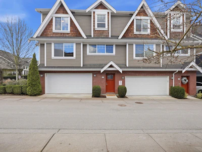65-15988 32 Avenue - 2