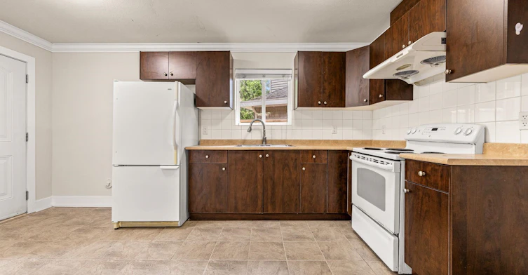 6703 103a Street, Surrey, BC, V3W 8J2 - 8