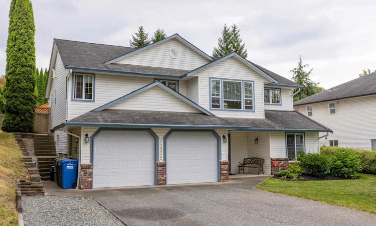 34908 Millar Crescent