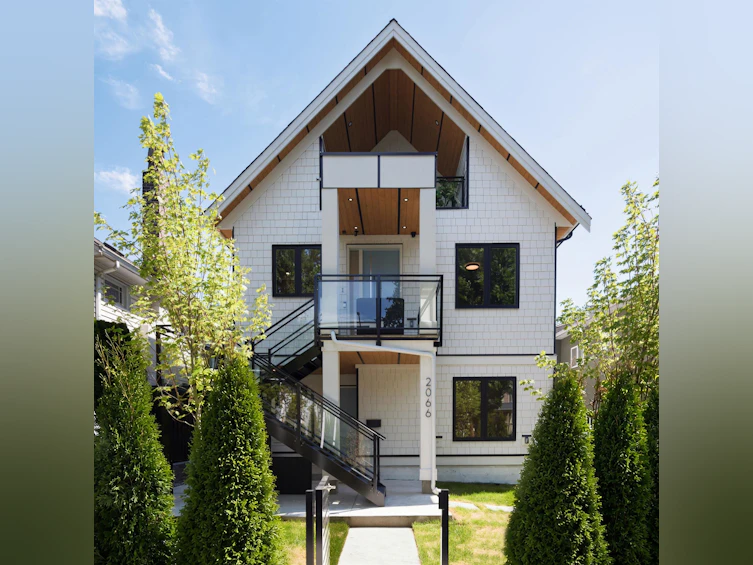 2066 E 1st Avenue, Vancouver, BC, V5N 1B5