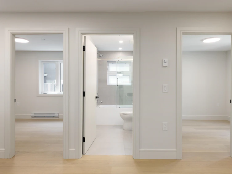 2066 E 1st Avenue, Vancouver, BC, V5N 1B5 - 22