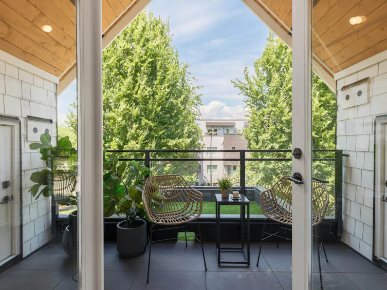 2066 E 1st Avenue, Vancouver, BC, V5N 1B5 - 16