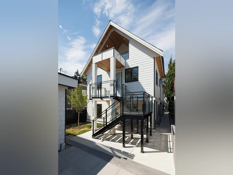 2068 E 1st Avenue, Vancouver, BC, V5N 1B5