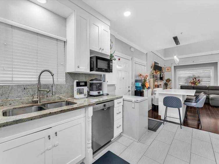 546 E 44th Avenue, Vancouver, BC, V5W 1W5 - 12