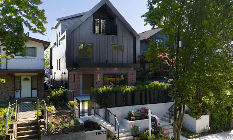 1-258 E 19 Avenue