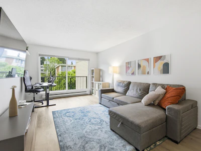305-1050 Howie Avenue - 4