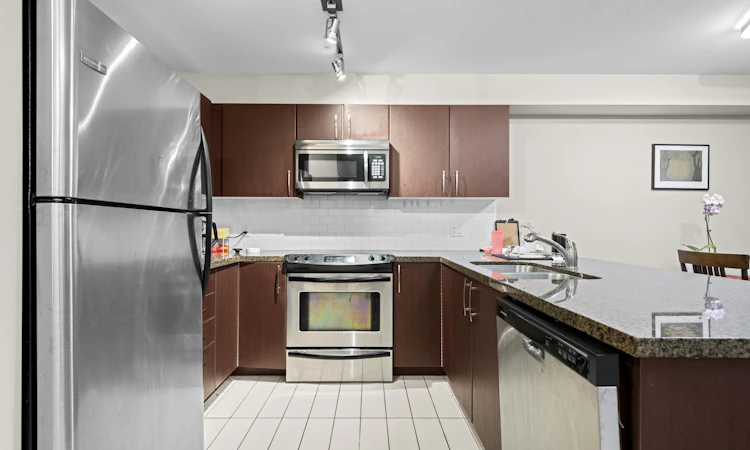 209-7337 Macpherson Avenue