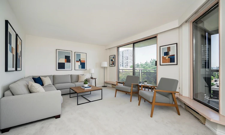 801-444 Lonsdale Avenue