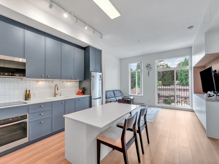 404-718 Edgar Avenue, Coquitlam, BC, V3K 0H2 - 3