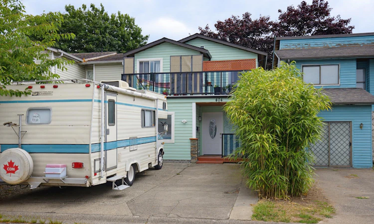 404 Bruneau Place