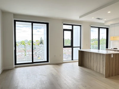 604-8398 Oak Street - 5
