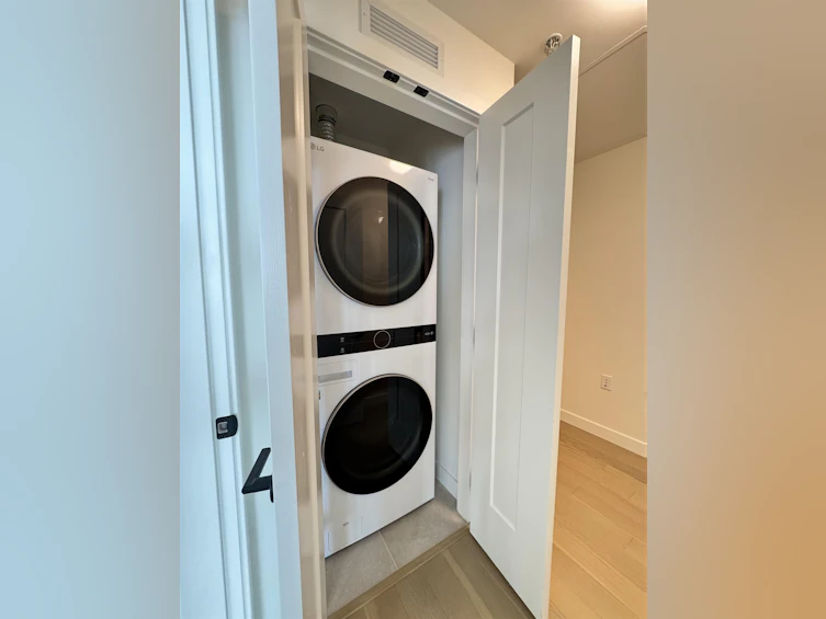 604-8398 Oak Street, Vancouver, BC, V6P 0L9 - 9