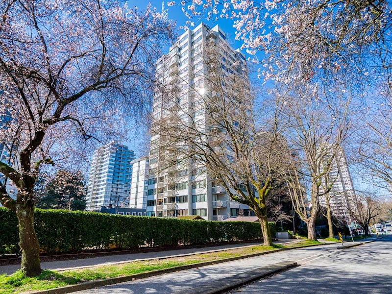 204 - 1740 Comox Street, Vancouver BC V6G 2Z1