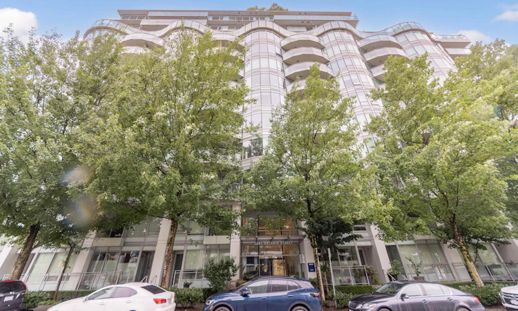 803-1661 Ontario Street
