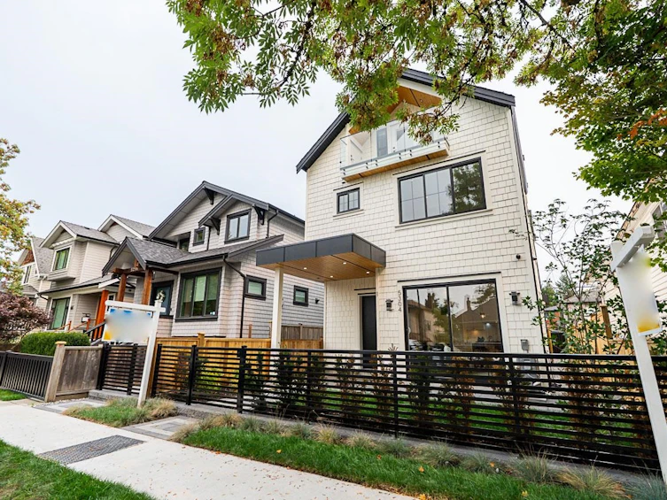 1-5304 Elgin Street, Vancouver, BC, V5W 3J8