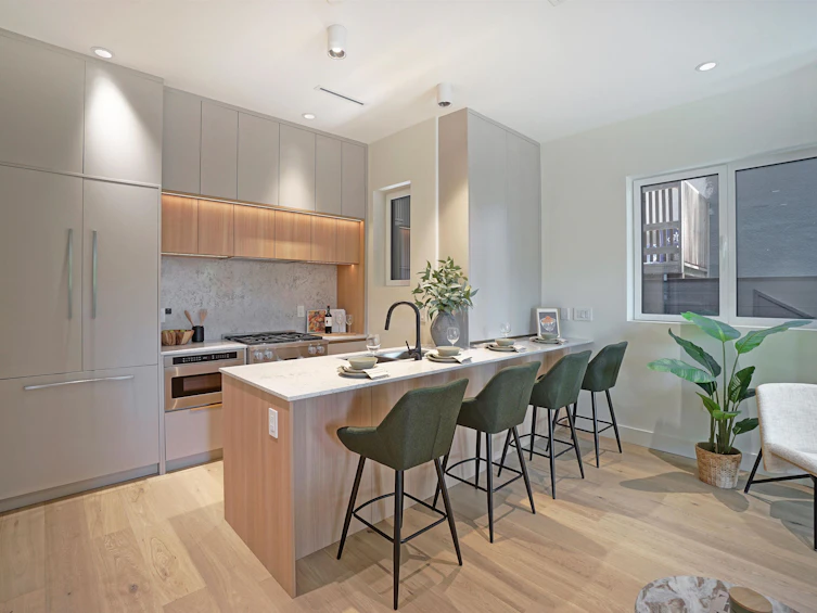 1-3315 W 10th Street, Vancouver, BC, V6R 2E5