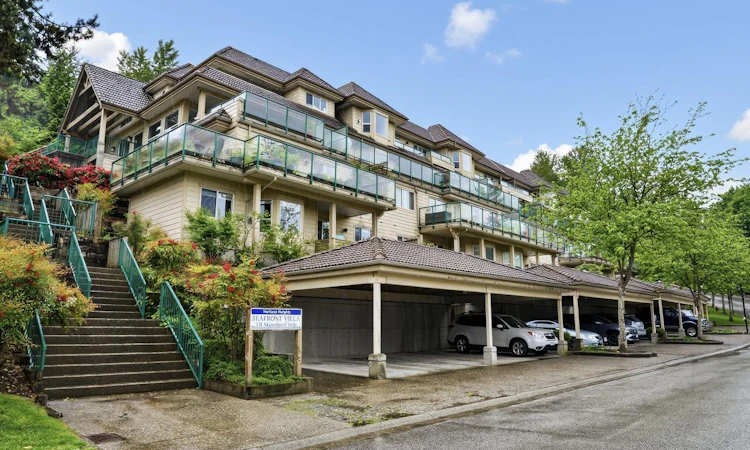 312-121 Shoreline Circle
