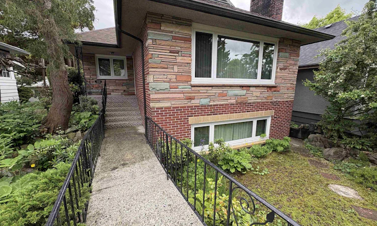 312 E 46th Avenue