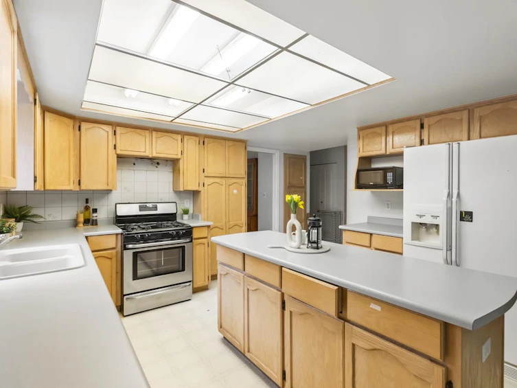 8819 157 Street, Surrey, BC, V4N 2Y8 - 8