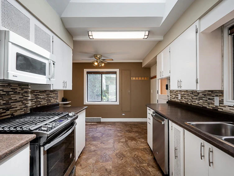 3896 Elmwood Street, Burnaby, BC, V5G 1S1 - 10