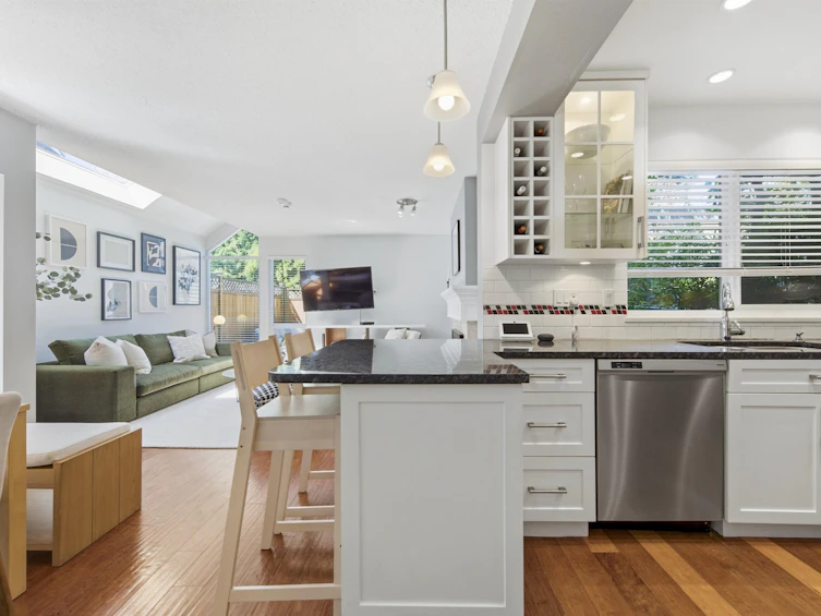 3385 W 8th Avenue, Vancouver, BC, V6R 1Y3 - 5
