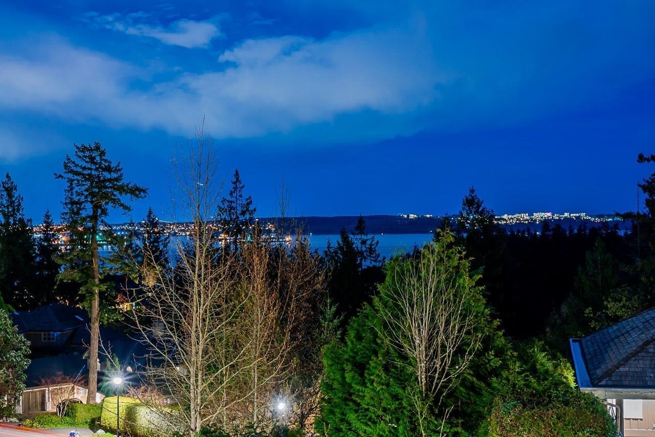 4751 Headland Drive, West Vancouver, BC, V7W 3H6 - 16