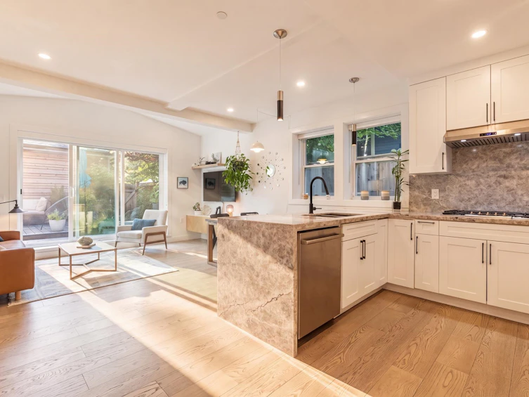 1372 E 10th Avenue, Vancouver, BC, V5N 1X3 - 2