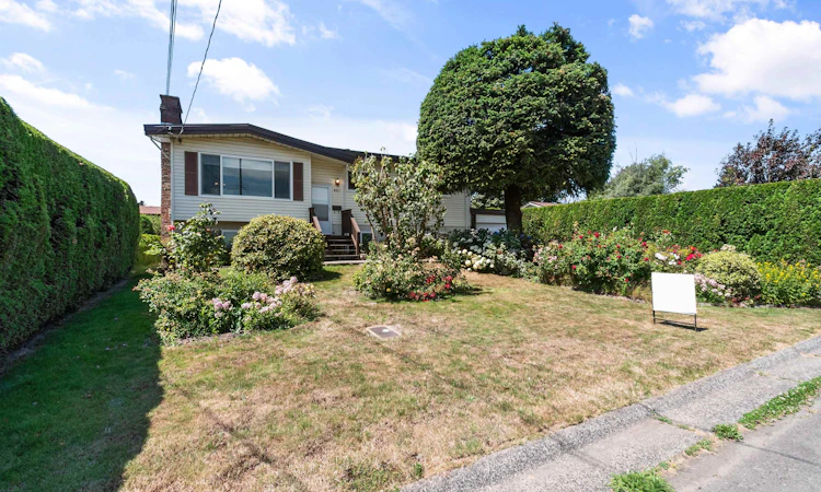 9521 Paula Crescent